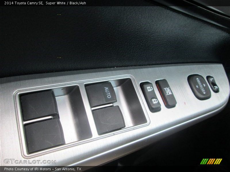 Super White / Black/Ash 2014 Toyota Camry SE