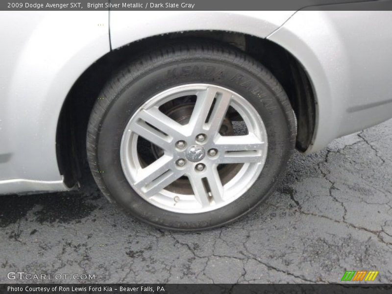 Bright Silver Metallic / Dark Slate Gray 2009 Dodge Avenger SXT