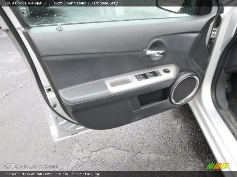 Bright Silver Metallic / Dark Slate Gray 2009 Dodge Avenger SXT