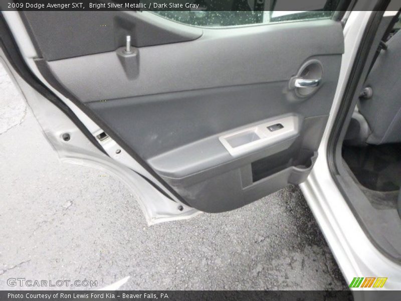 Bright Silver Metallic / Dark Slate Gray 2009 Dodge Avenger SXT
