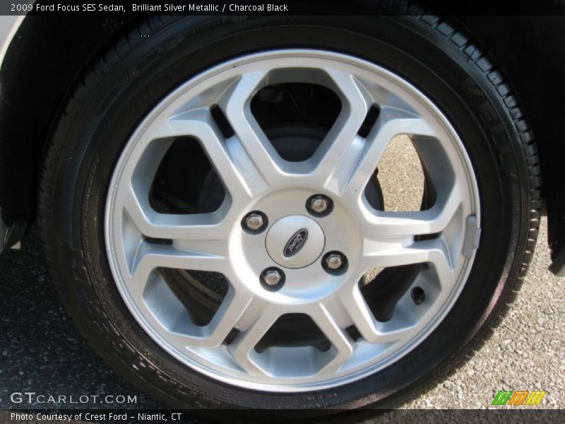 Brilliant Silver Metallic / Charcoal Black 2009 Ford Focus SES Sedan