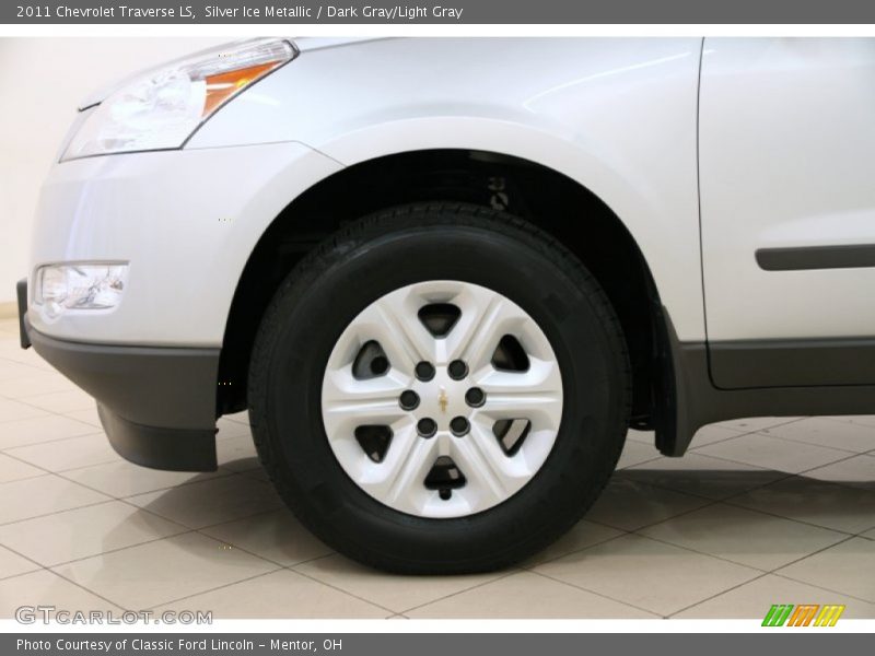 Silver Ice Metallic / Dark Gray/Light Gray 2011 Chevrolet Traverse LS