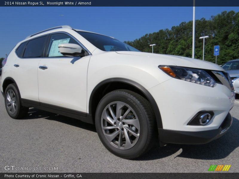 Front 3/4 View of 2014 Rogue SL