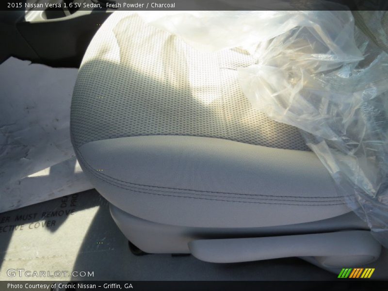 Fresh Powder / Charcoal 2015 Nissan Versa 1.6 SV Sedan