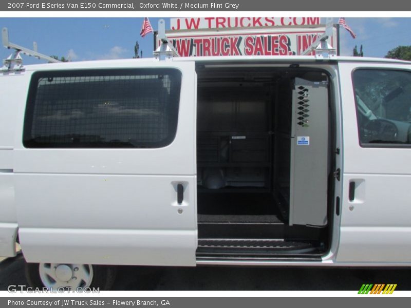 Oxford White / Medium Flint Grey 2007 Ford E Series Van E150 Commercial