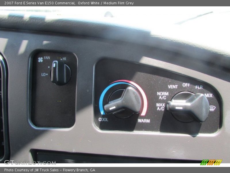 Oxford White / Medium Flint Grey 2007 Ford E Series Van E150 Commercial