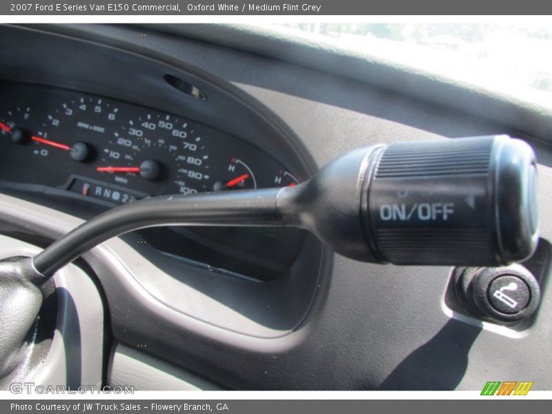 Oxford White / Medium Flint Grey 2007 Ford E Series Van E150 Commercial