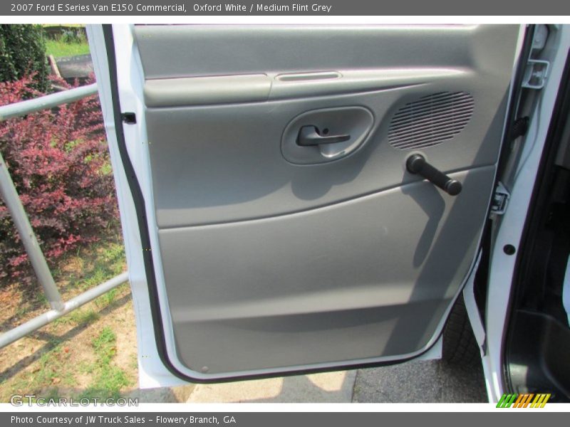 Oxford White / Medium Flint Grey 2007 Ford E Series Van E150 Commercial