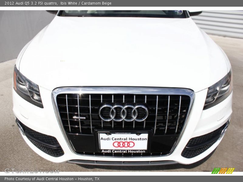 Ibis White / Cardamom Beige 2012 Audi Q5 3.2 FSI quattro