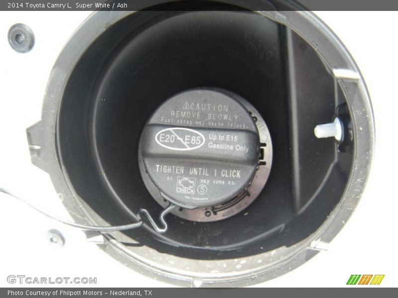 Super White / Ash 2014 Toyota Camry L