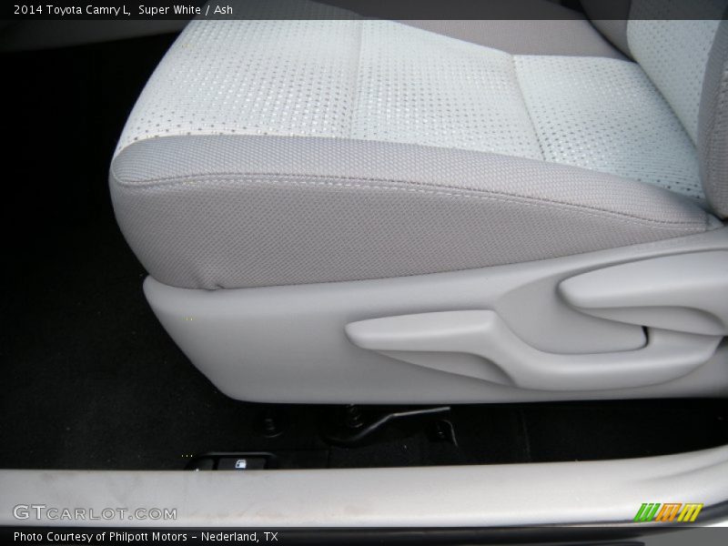 Super White / Ash 2014 Toyota Camry L