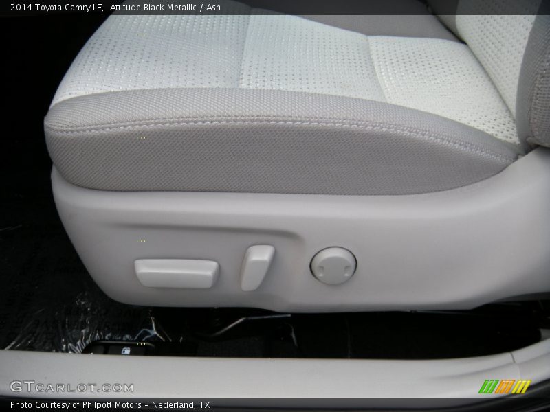 Attitude Black Metallic / Ash 2014 Toyota Camry LE