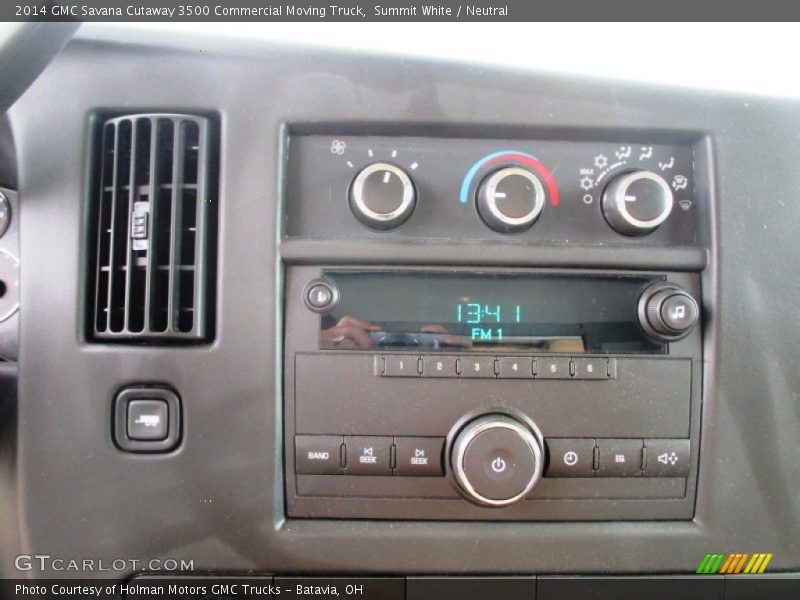 Controls of 2014 Savana Cutaway 3500 Commercial Moving Truck