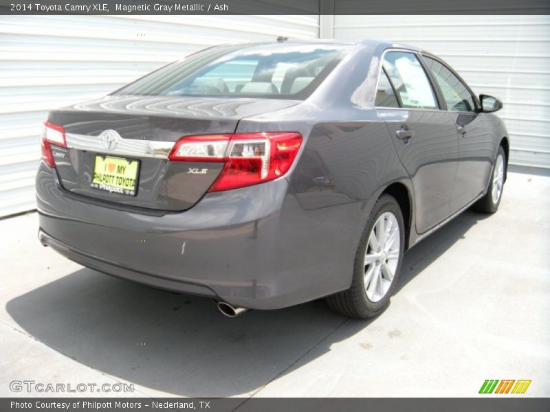 Magnetic Gray Metallic / Ash 2014 Toyota Camry XLE