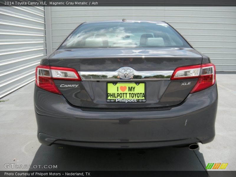 Magnetic Gray Metallic / Ash 2014 Toyota Camry XLE