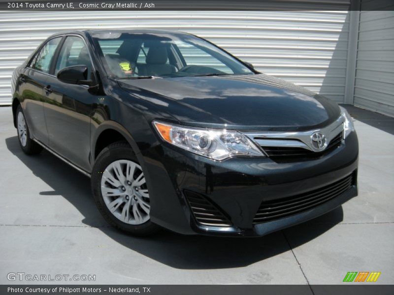 Front 3/4 View of 2014 Camry LE