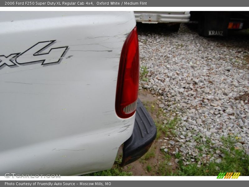 Oxford White / Medium Flint 2006 Ford F250 Super Duty XL Regular Cab 4x4