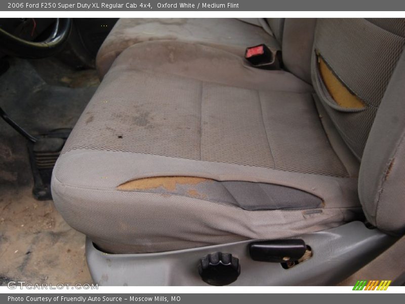 Oxford White / Medium Flint 2006 Ford F250 Super Duty XL Regular Cab 4x4
