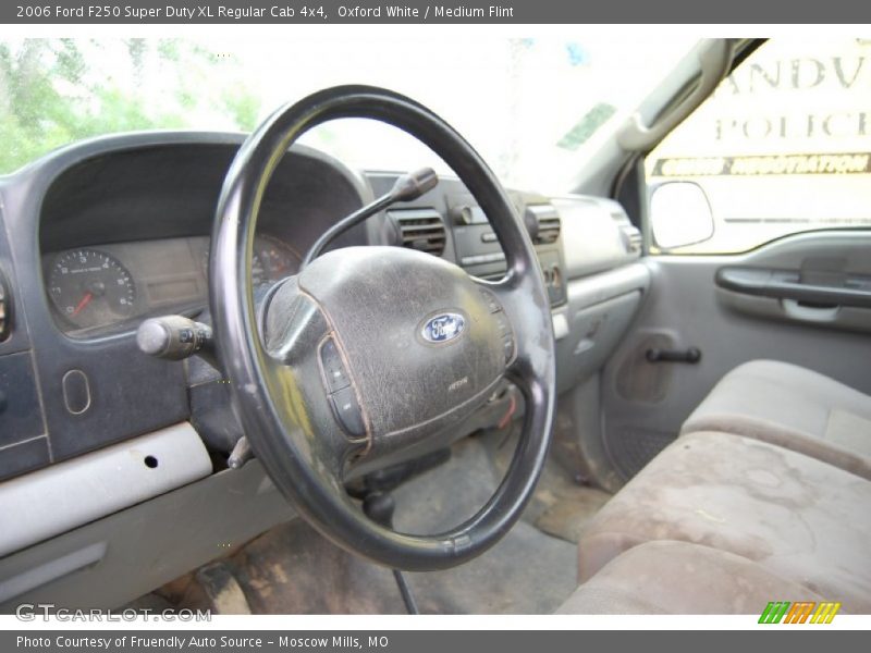 Oxford White / Medium Flint 2006 Ford F250 Super Duty XL Regular Cab 4x4