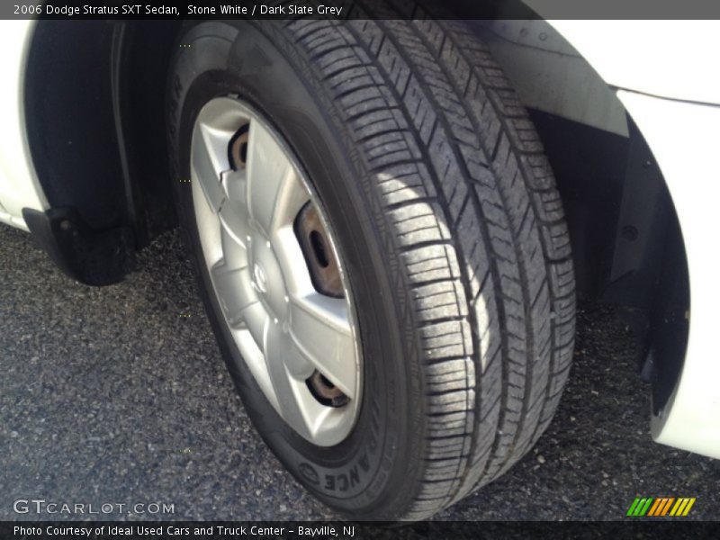 Stone White / Dark Slate Grey 2006 Dodge Stratus SXT Sedan