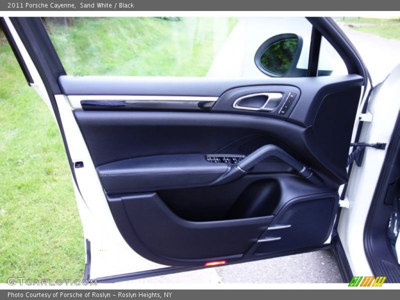 Sand White / Black 2011 Porsche Cayenne