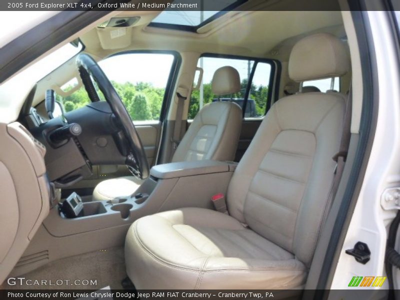 Oxford White / Medium Parchment 2005 Ford Explorer XLT 4x4