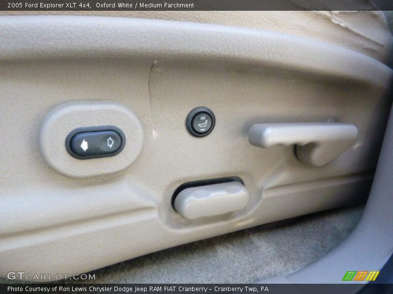 Oxford White / Medium Parchment 2005 Ford Explorer XLT 4x4