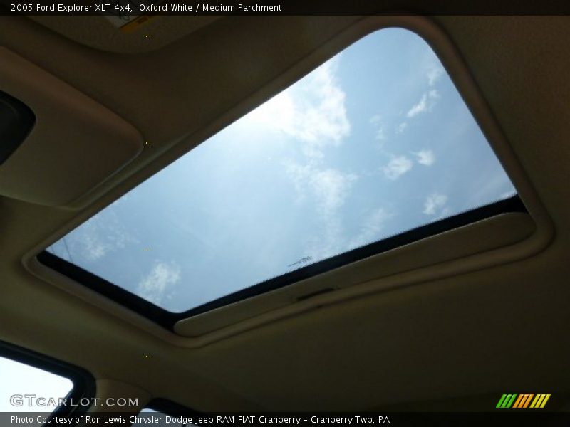 Oxford White / Medium Parchment 2005 Ford Explorer XLT 4x4