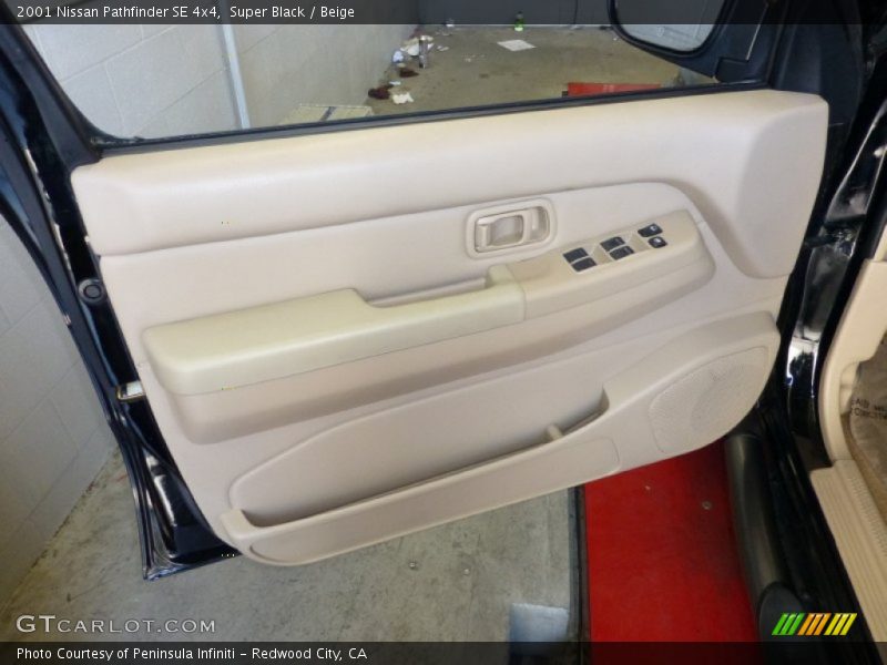 Super Black / Beige 2001 Nissan Pathfinder SE 4x4