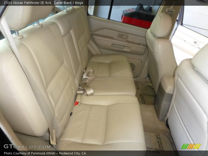 Super Black / Beige 2001 Nissan Pathfinder SE 4x4