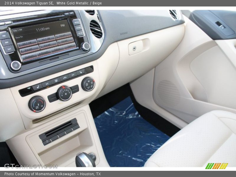 White Gold Metallic / Beige 2014 Volkswagen Tiguan SE