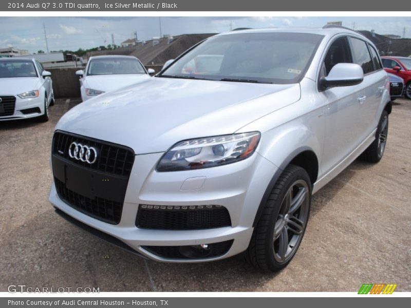 Front 3/4 View of 2014 Q7 3.0 TDI quattro