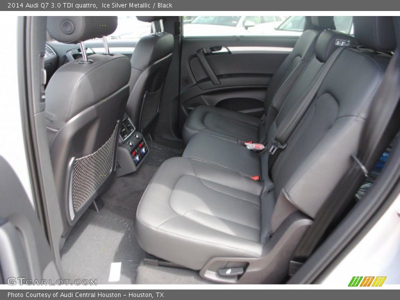 Rear Seat of 2014 Q7 3.0 TDI quattro