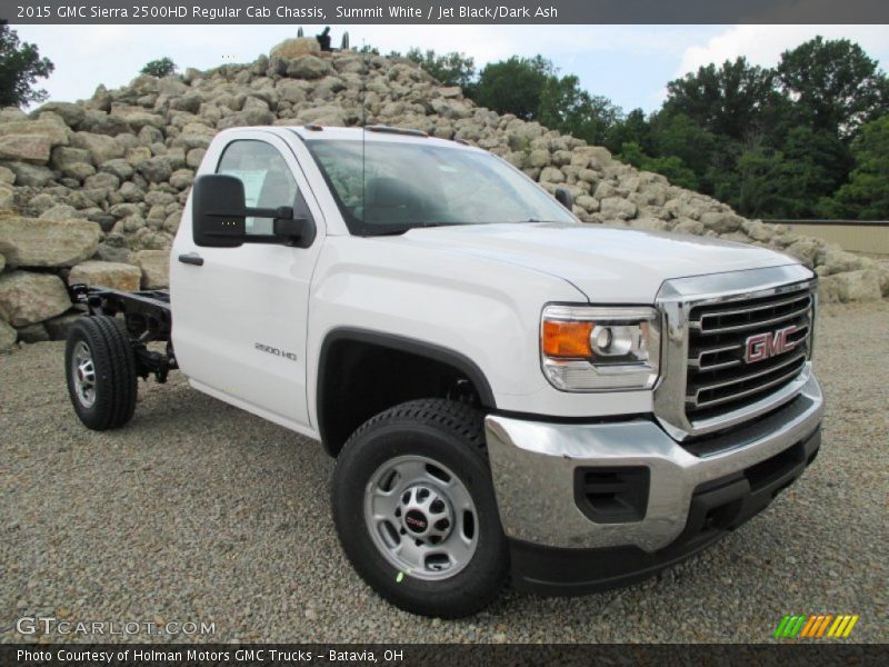 Front 3/4 View of 2015 Sierra 2500HD Regular Cab Chassis