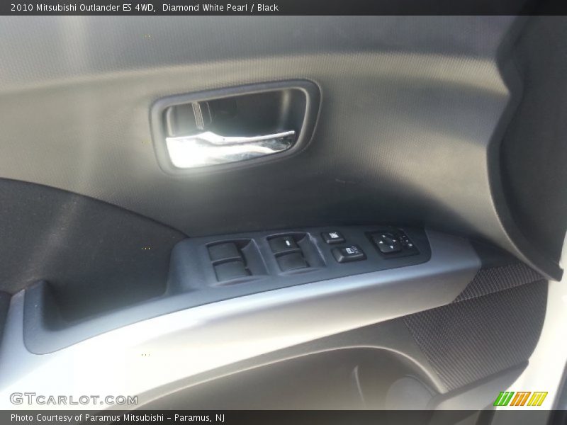 Diamond White Pearl / Black 2010 Mitsubishi Outlander ES 4WD