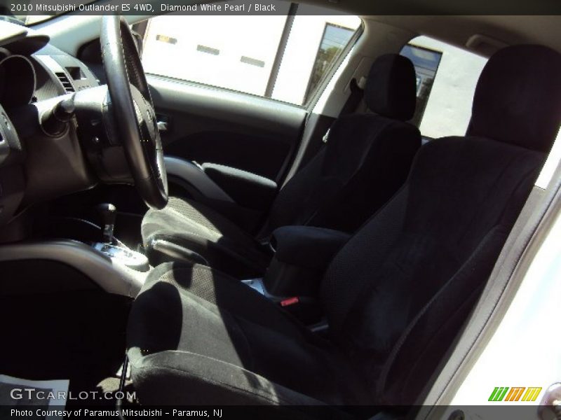 Diamond White Pearl / Black 2010 Mitsubishi Outlander ES 4WD