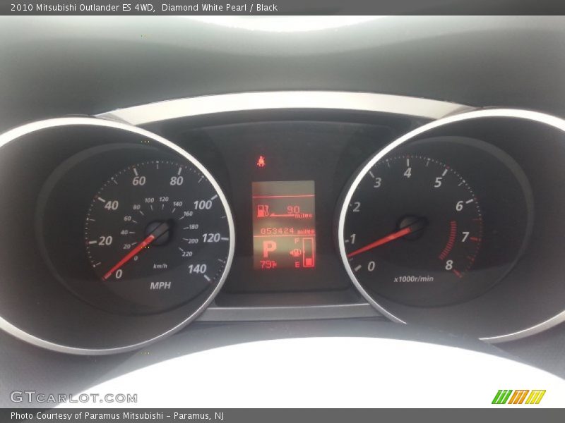 Diamond White Pearl / Black 2010 Mitsubishi Outlander ES 4WD
