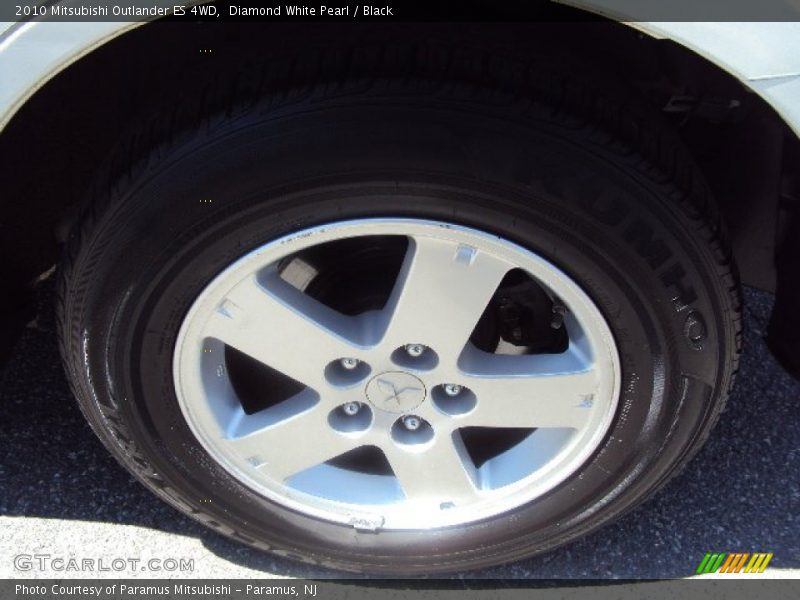 Diamond White Pearl / Black 2010 Mitsubishi Outlander ES 4WD