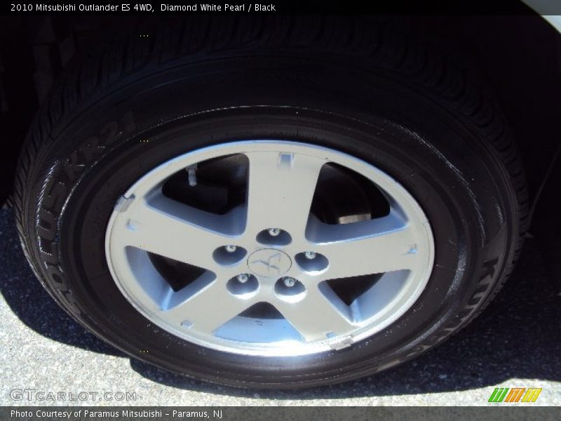 Diamond White Pearl / Black 2010 Mitsubishi Outlander ES 4WD
