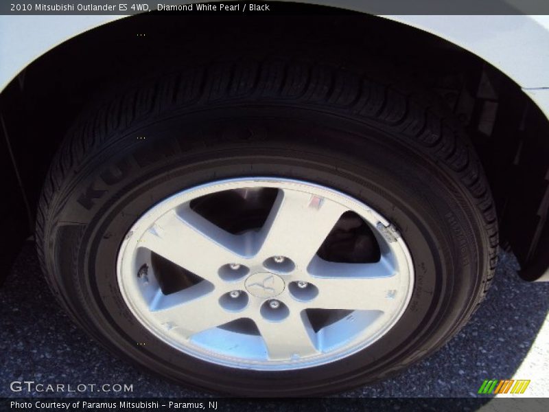 Diamond White Pearl / Black 2010 Mitsubishi Outlander ES 4WD