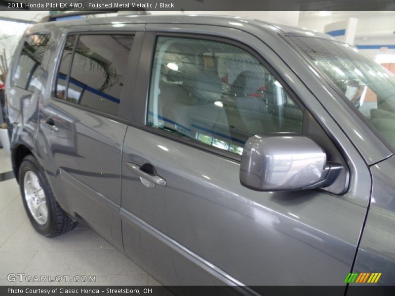 Polished Metal Metallic / Black 2011 Honda Pilot EX 4WD
