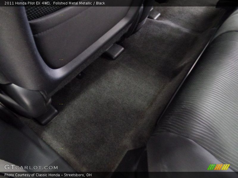 Polished Metal Metallic / Black 2011 Honda Pilot EX 4WD