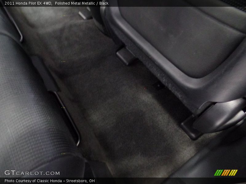 Polished Metal Metallic / Black 2011 Honda Pilot EX 4WD