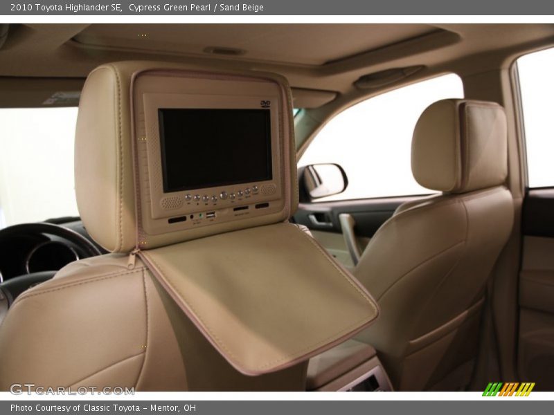 Entertainment System of 2010 Highlander SE