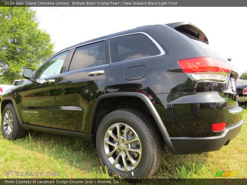 Brilliant Black Crystal Pearl / New Zealand Black/Light Frost 2014 Jeep Grand Cherokee Limited