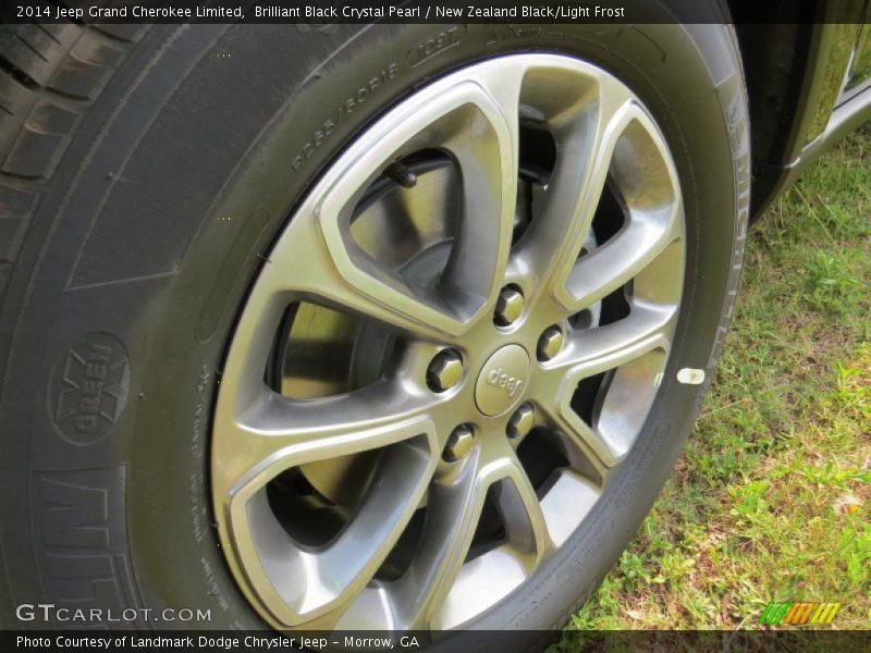 Brilliant Black Crystal Pearl / New Zealand Black/Light Frost 2014 Jeep Grand Cherokee Limited