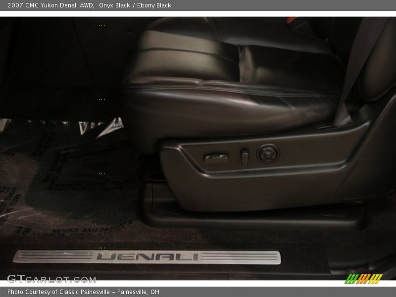 Onyx Black / Ebony Black 2007 GMC Yukon Denali AWD