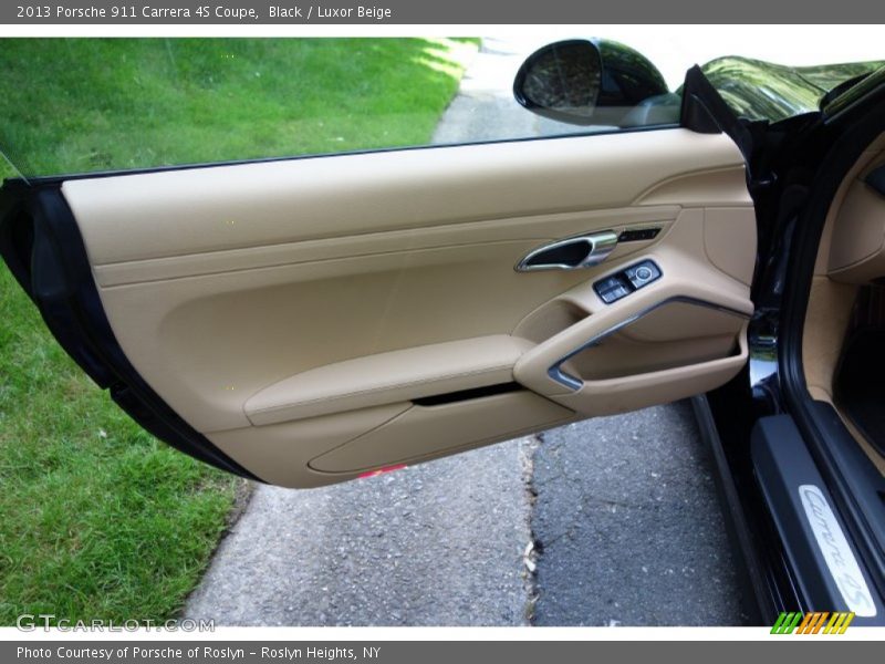 Door Panel of 2013 911 Carrera 4S Coupe