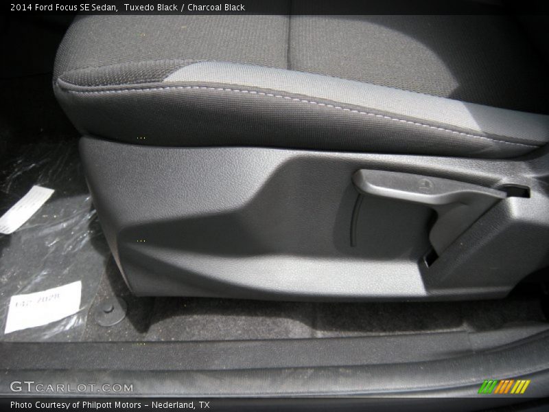 Tuxedo Black / Charcoal Black 2014 Ford Focus SE Sedan