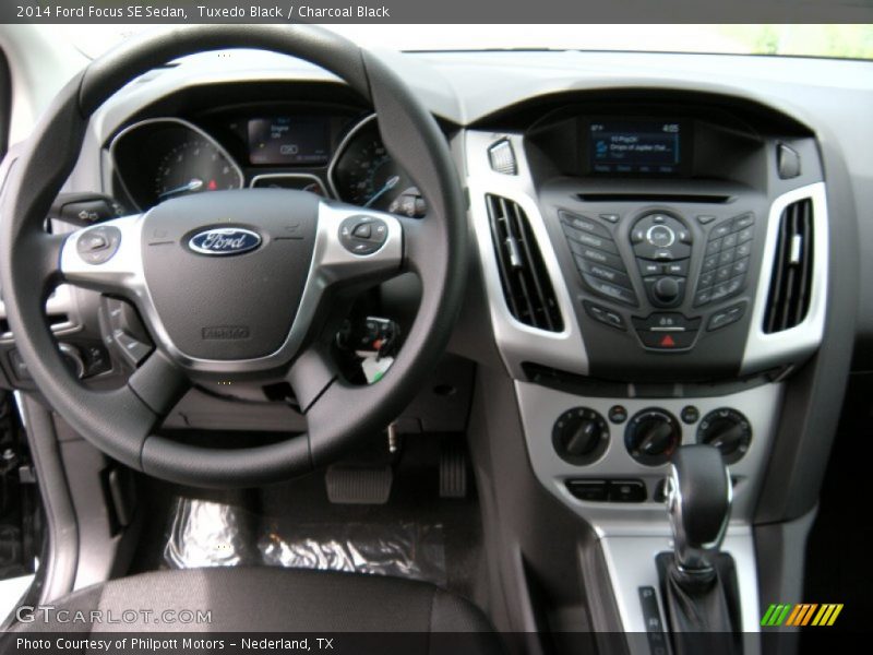 Tuxedo Black / Charcoal Black 2014 Ford Focus SE Sedan